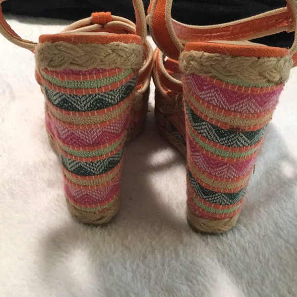 Rue 21 etc orange canvas type strappy raffia braided trim wedge sandal Size 8/9 - Picture 5 of 5
